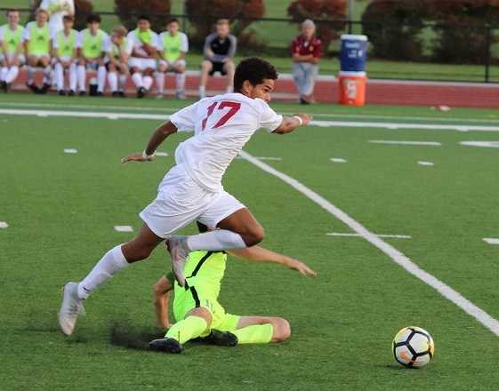 Junior Andrew Elmore scored goals in wins over Jesuit and Grant. (Photo by Andrew Green)