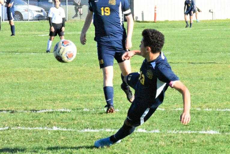 Senior Jair Valdovinos has taken over as the leading scorer for Brookings-Harbor (Jim Liaty/Wild Coast Compass)