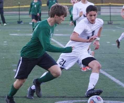 Remington Grayson (21) leads Jesuit with eight goals this season. (Photo by Norm Maves Jr.)