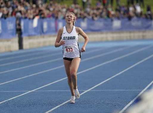 Fiona Max was among five Summit girls to break 18 minutes Saturday. (Photo by Jon Olson)