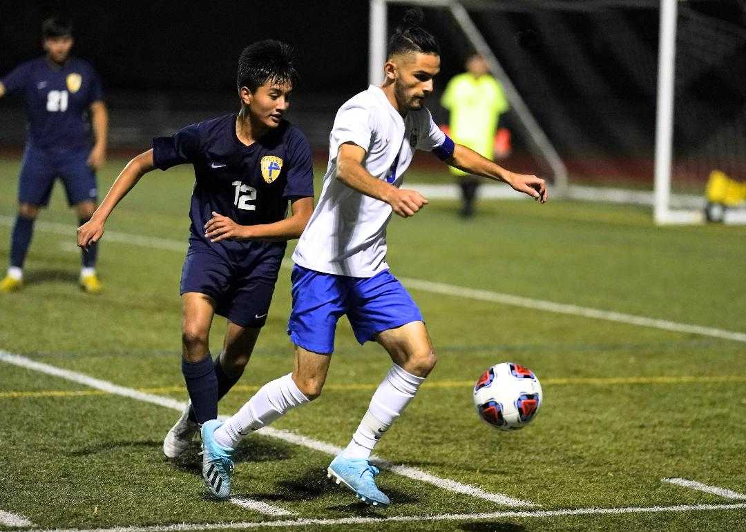 Woodburn's Rodolfo Campuzano (right) works against Stayton's Damien Uribe. (Photo by Jon Olson)