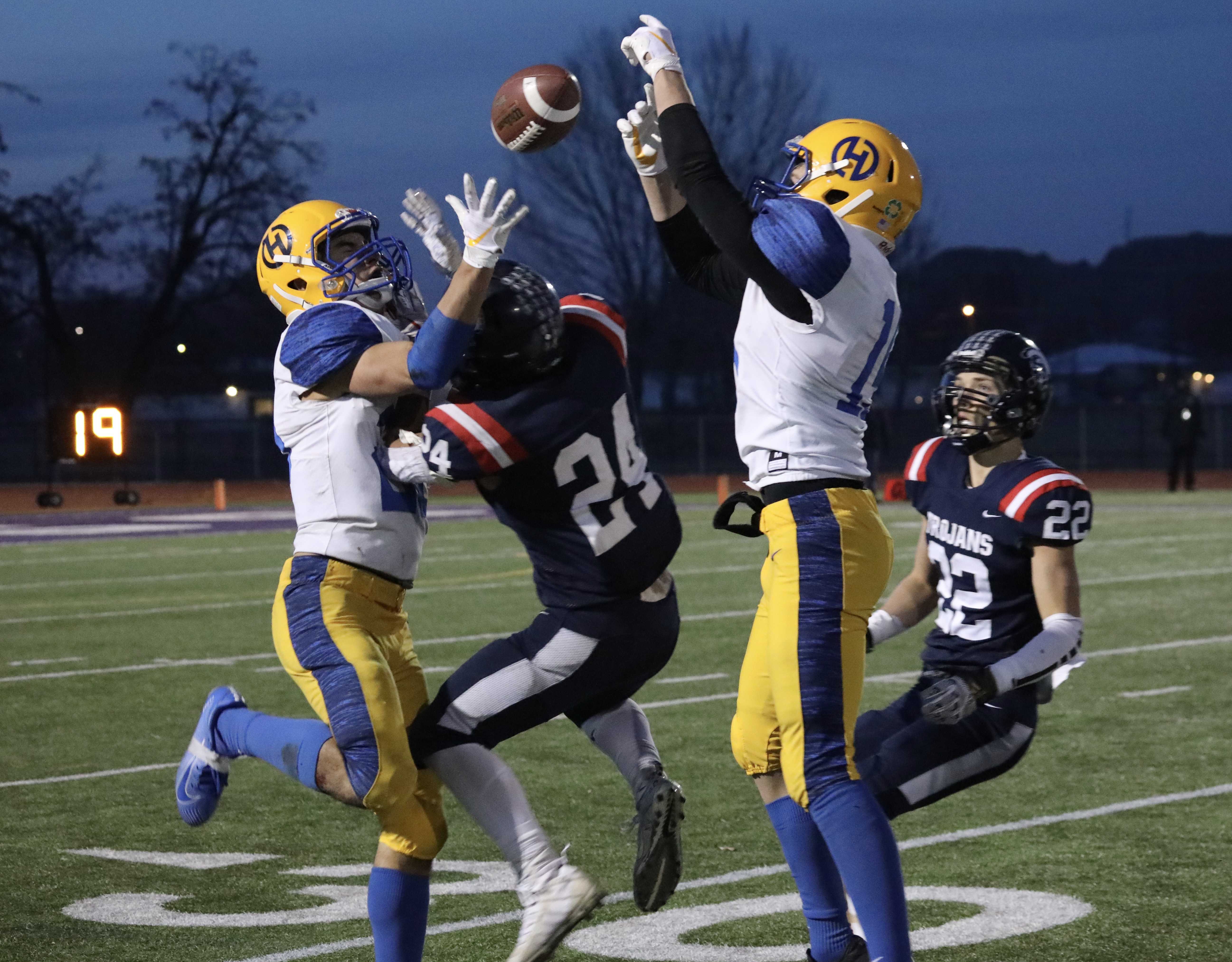 Heppner defenders battle with Kennedy's David Reyes (24) on a last-ditch onside kick attempt (Photo by Norm Maves Jr.)