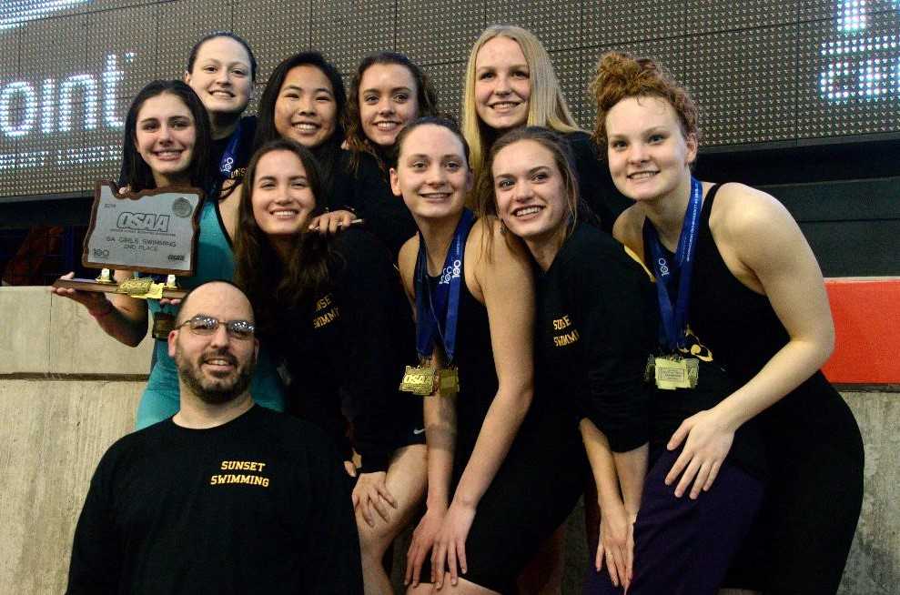 Sunset coach Adam Farber with the 2019 6A runner-up team. (Taylor Balkom/OregonLive)