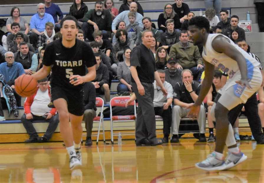 Tigard's Drew Carter (5) works against South Salem's Emorej Lynk on Friday night. (Photo by Jeremy McDonald)