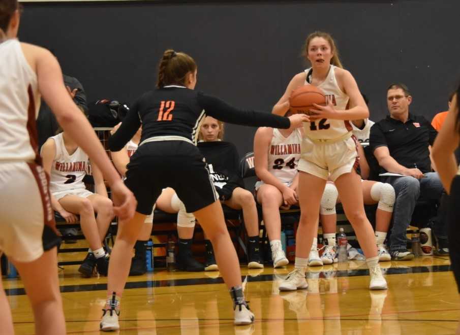 Willamina's Kira Rankin looks to pass against the defense of Taft's Autumn Ellis. (Photo by Jeremy McDonald)