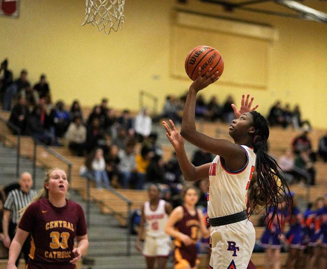 Benson's Aujae Yoakum scored 29 points in Tuesday's overtime win over Central Catholic. (Photo by Jon Olson)