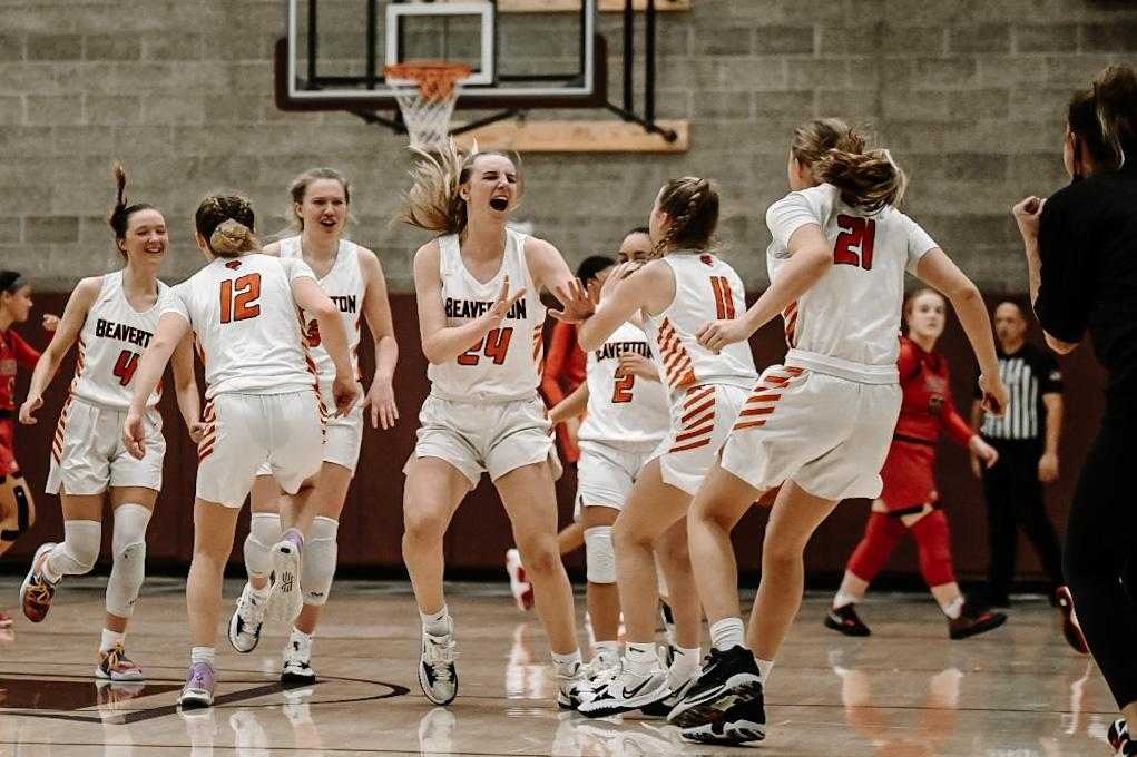 Lainey Spear (24) and Beaverton celebrate knocking off top-ranked Clackamas on Thursday. (Photo by Fanta Mithmeuangneua)