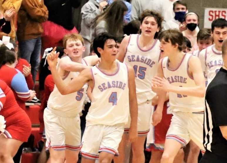 Seaside's Ever Sibony (4) made four three-pointers and scored 18 points in Saturday's win over Banks. (Photo by Jeff TerHar)