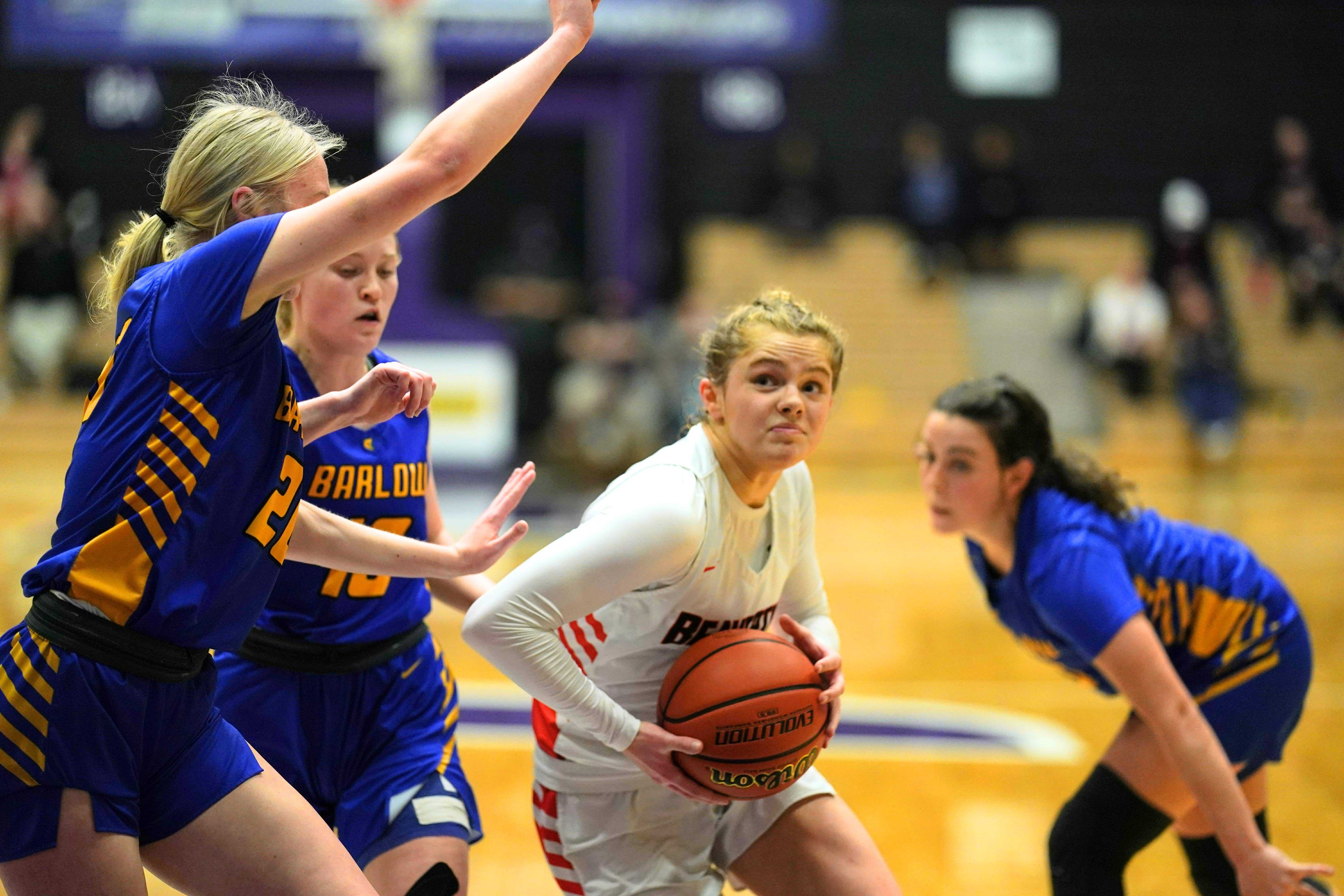 Beaverton's Madison Naro had 16 points and six assists in Saturday's win over Barlow in the 6A final. (Photo by Jon Olson)