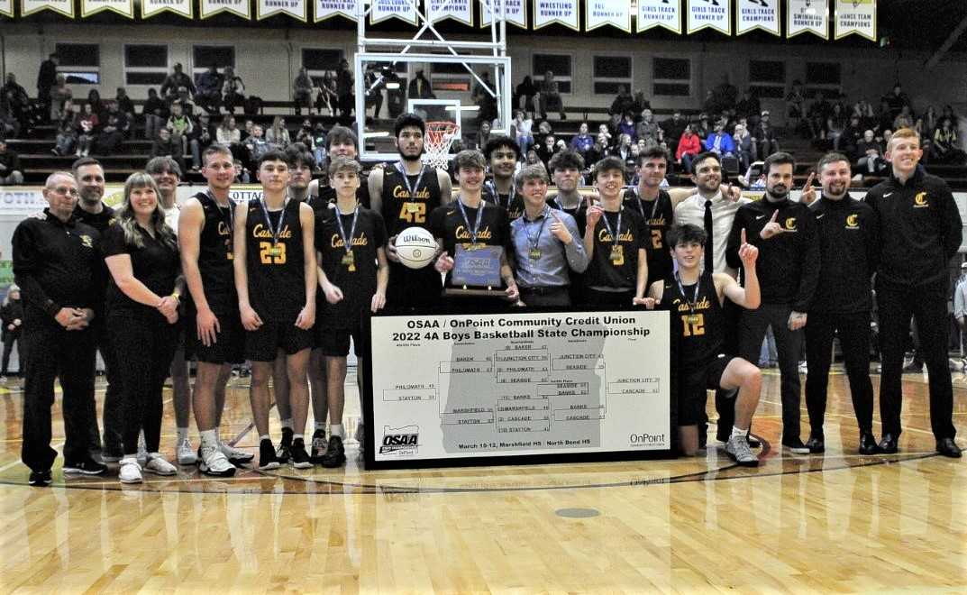 Cascade poses with the tournament bracket after downing Junction City in the 4A final. (John Gunther/The World)