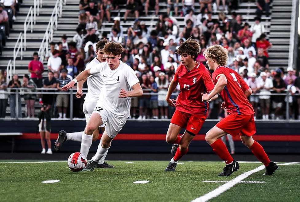 Jesuit's Drew Pedersen works against La Salle Prep's Nathaniel Taylor (center) and Seamus Gwyn. (Photo by Fanta Mithmeuangneua)