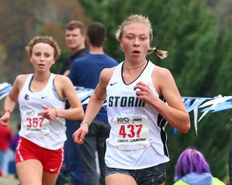 Summit's Fiona Max, leading Lincoln's Kyla Becker, won the 6A girls title. (NW Sports Photography)