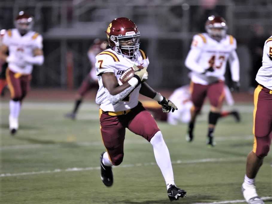 The return of junior Timmy Mitchell Jr. gives Central Catholic a new element. (Photo by Jim Nagae)
