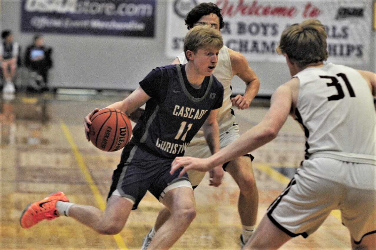 Cascade Christian's Drew Hall had a game-high 25 points in the quarterfinal win over Dayton. (Photo by John Gunther)