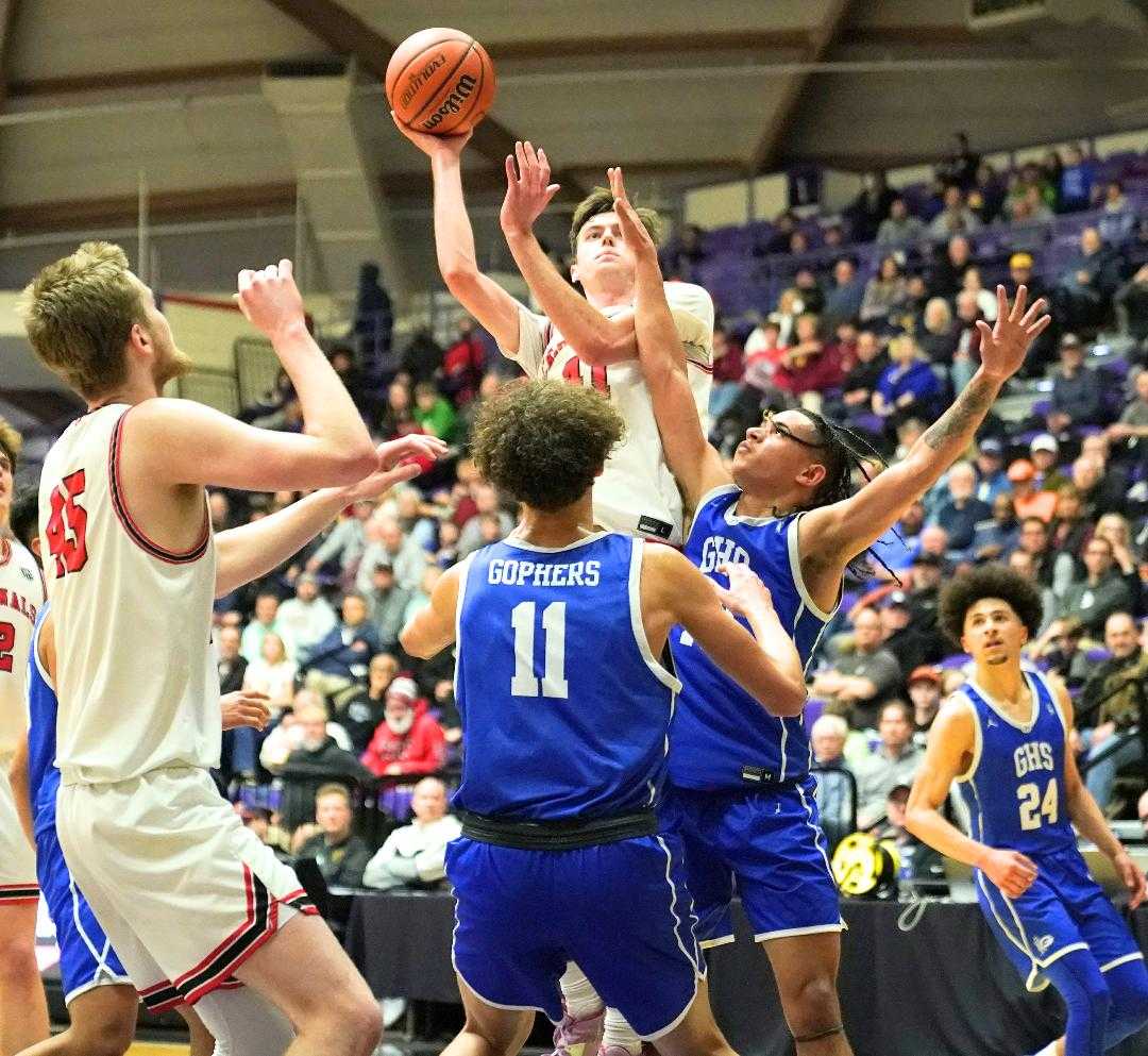 Lincoln senior Malachi Seely-Roberts scored 18 points in Thursday's quarterfinal win over Gresham. (Photo by Jon Olson)