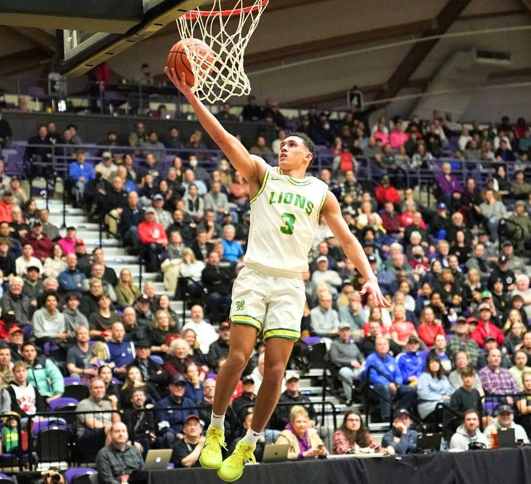 West Linn senior Jackson Shelstad scored a game-high 32 points in Friday's semifinal win over Lincoln. (Photo by Jon Olson)