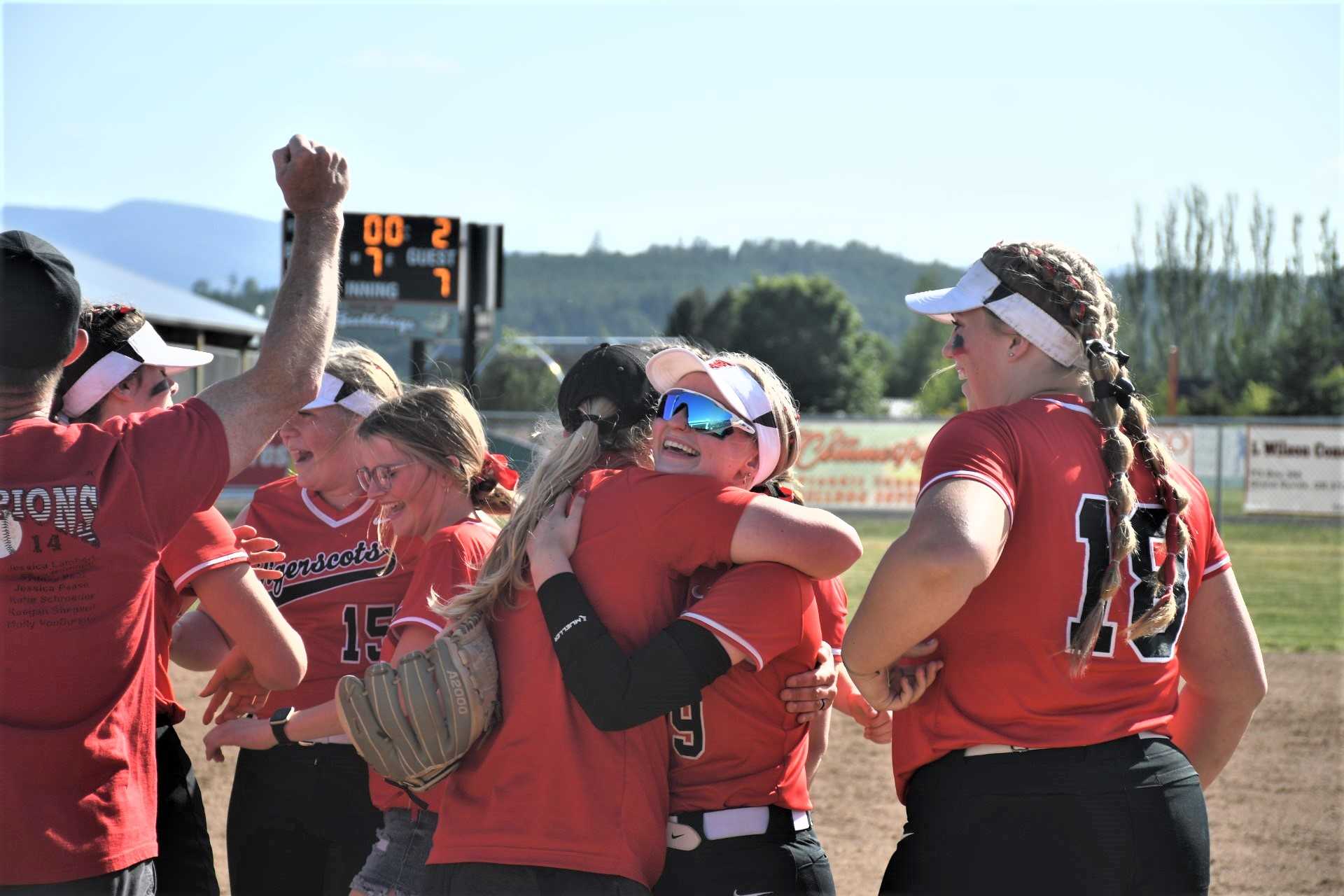 No. 8 seed Weston-McEwen earned a berth in the 2A/1A final by winning at No. 4 Willamina. (Photo by Jeremy McDonald)