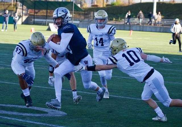 Wilsonville quarterback Nathan Overholt ran for 108 yards and two touchdowns Saturday. (Photo by Norm Maves Jr.)