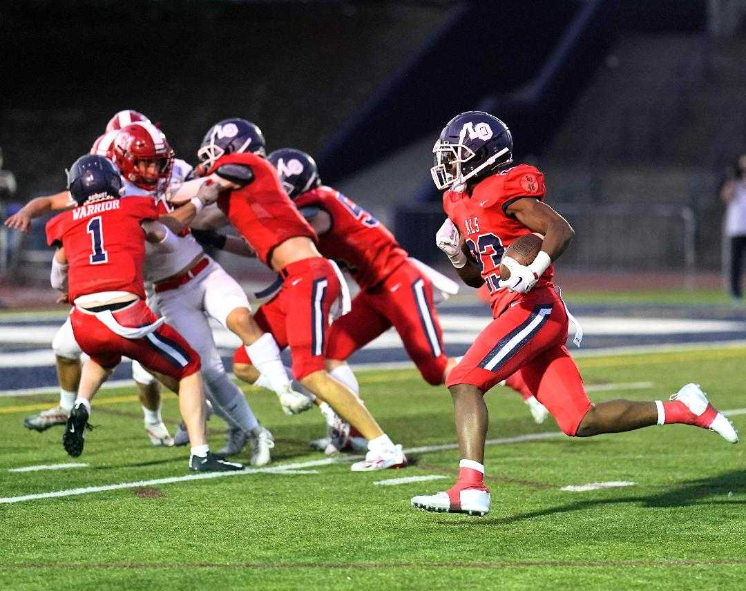 Lake Oswego sophomore LaMarcus Bell has rushed for 522 yards this season, averaging 7.7 yards per carry. (Photo by Jon Olson)