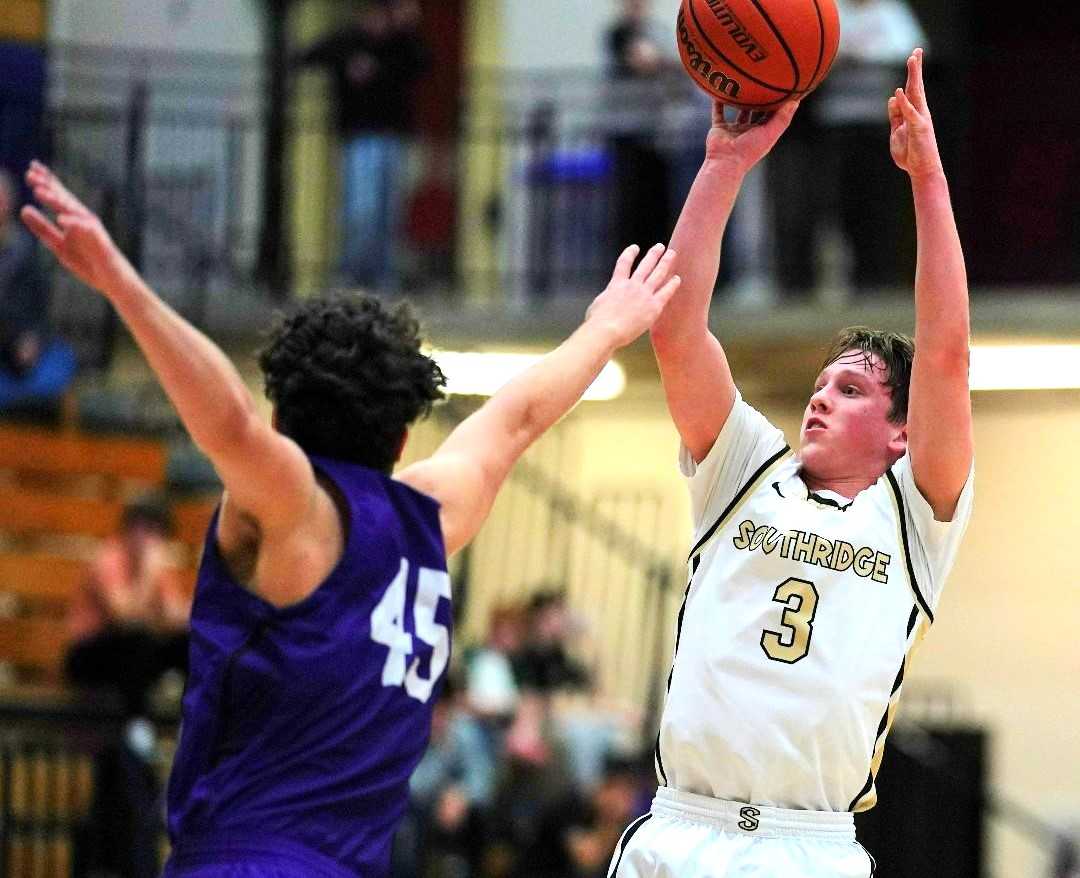 Southridge senior guard Kaden Groenig made three three-pointers and scored 20 points in Tuesday's win. (Photo by Jon Olson)