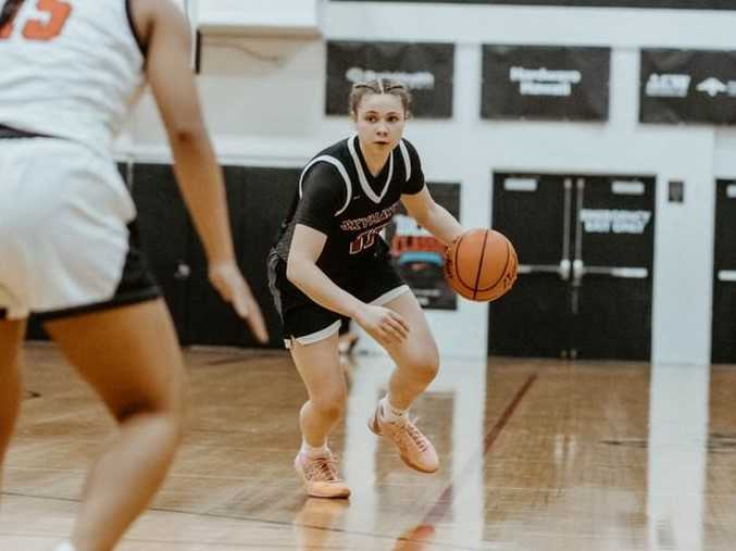 Southridge point guard Sara Mangan is leading her team in scoring, rebounding and steals. (Photo by Karen Tsiatos)