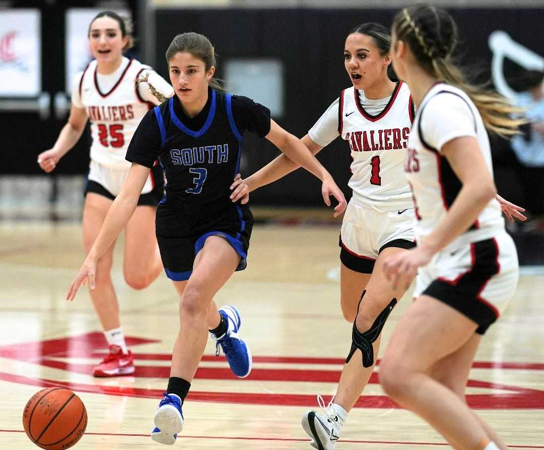 South Medford's Taylor Young, who scored 23 points against Willamette, is averaging 17.0 points. (Photo by Jon Olson)