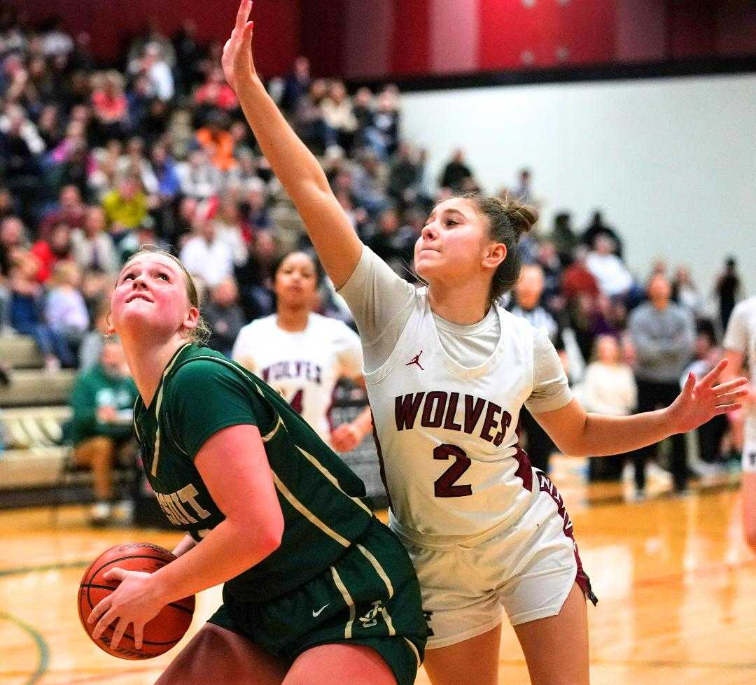 Jesuit's Kendra Hicks works inside against Tualatin's Isabella Hernandez in the Crusaders' 39-31 win. (Photo by Jon Olson)