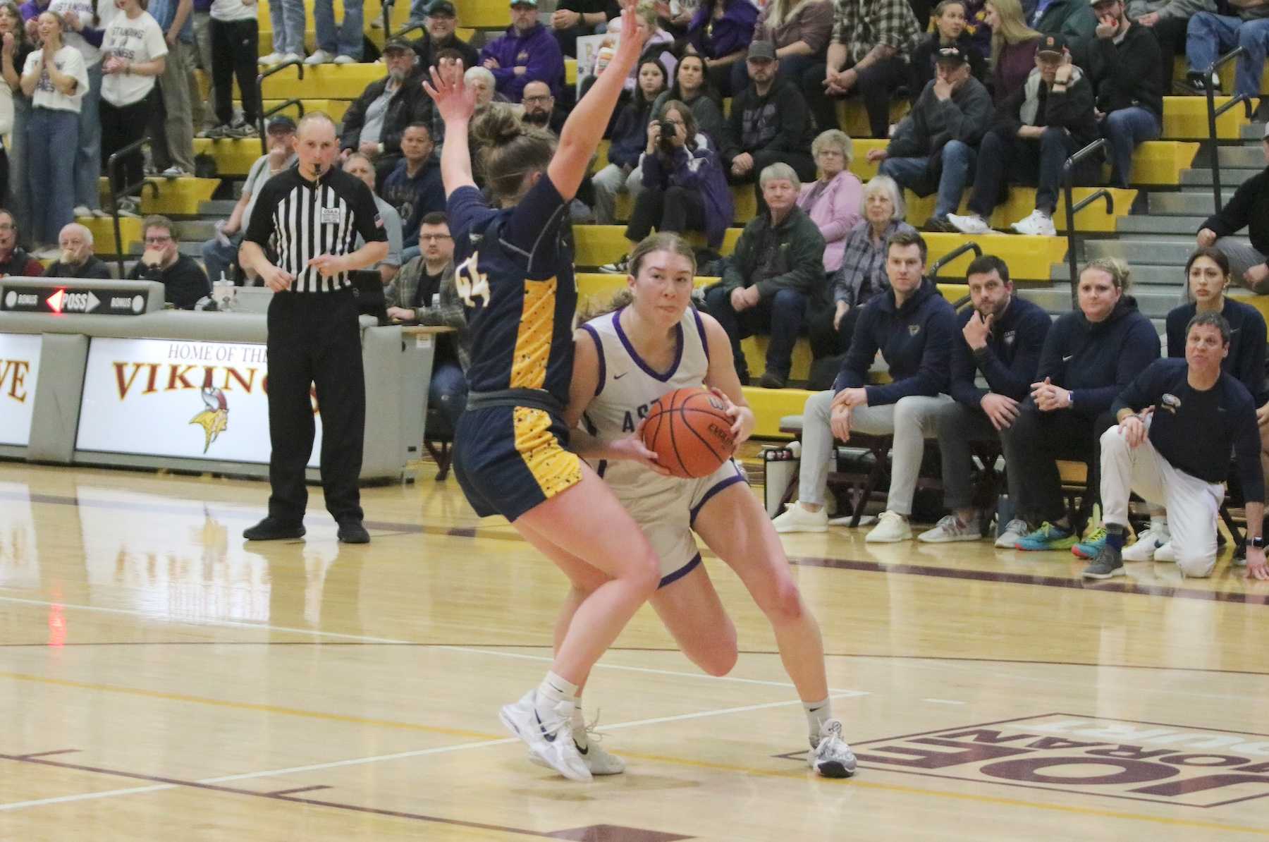 Astoria's Malory Dundas (right) drives on Stayton's Kenzi Hollenbeck in Thursday's quarterfinals action. (Jim Beseda photo)