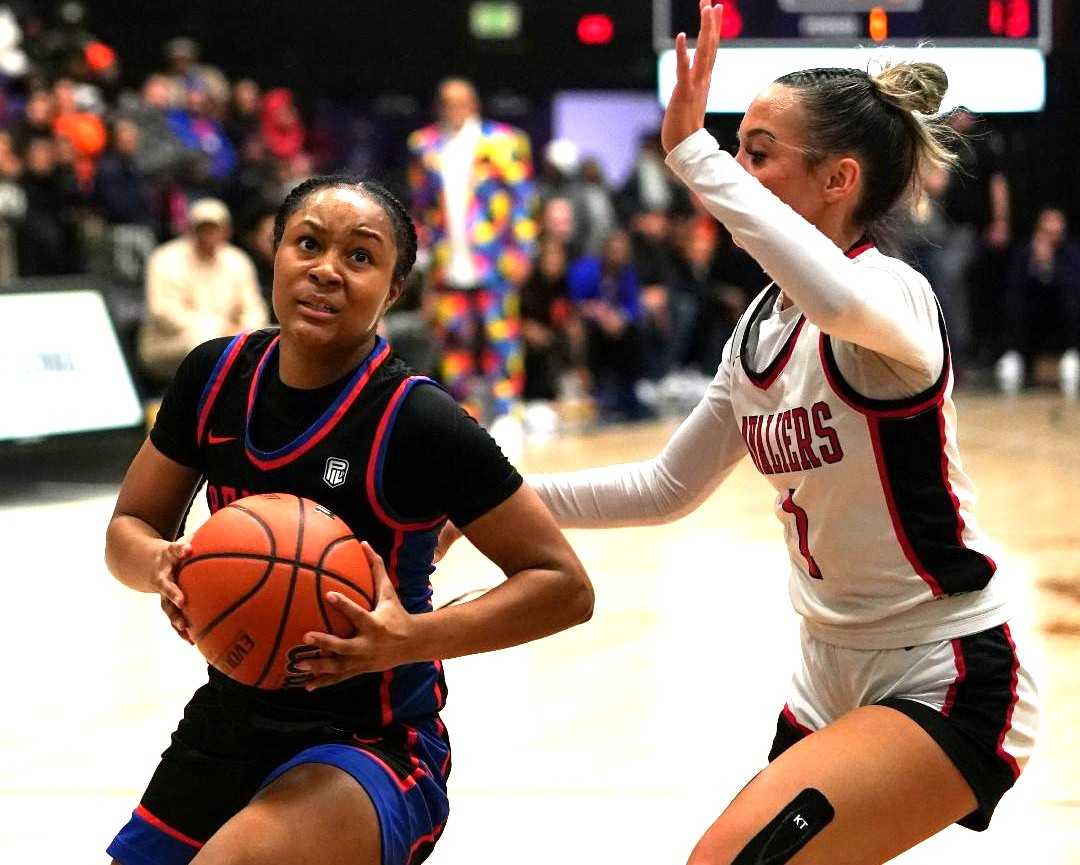 Benson's Mauriana Hashemian-Orr drives against Clackamas' Avery Peterson in Friday's semifinal. (Photo by Jon Olson)