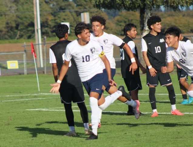 Stayton's Johnny Garcia (10) scored in the 34th minute for a 1-0 win over North Marion on Oct. 10. (Photo by Jeremy McDonald)