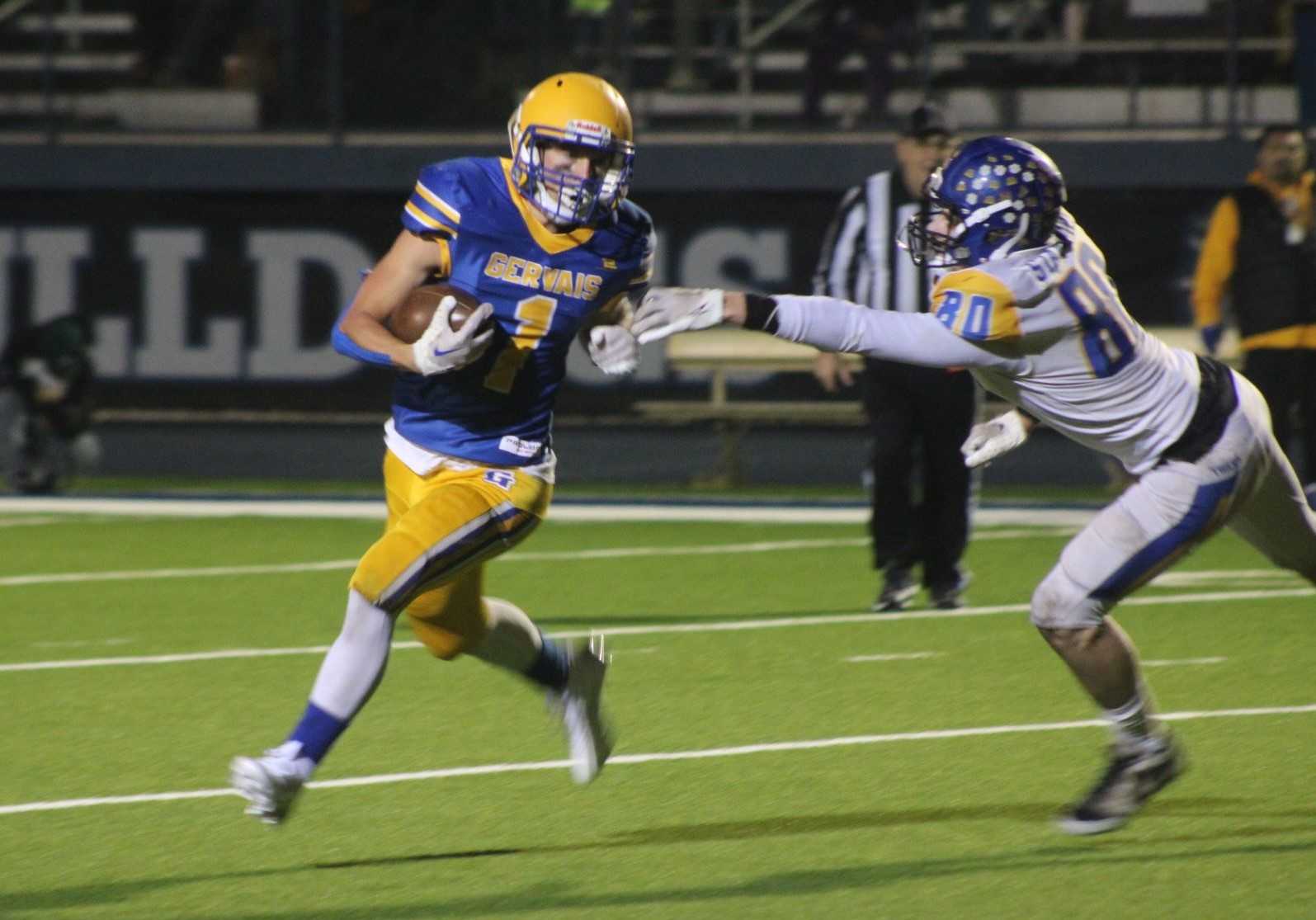 Gervais' Eowaan Avgi (1) eludes the grasp of Stanfield's Joe Crawford in Friday's 2A quarterfinal. (Photo by Jeremy McDonald)