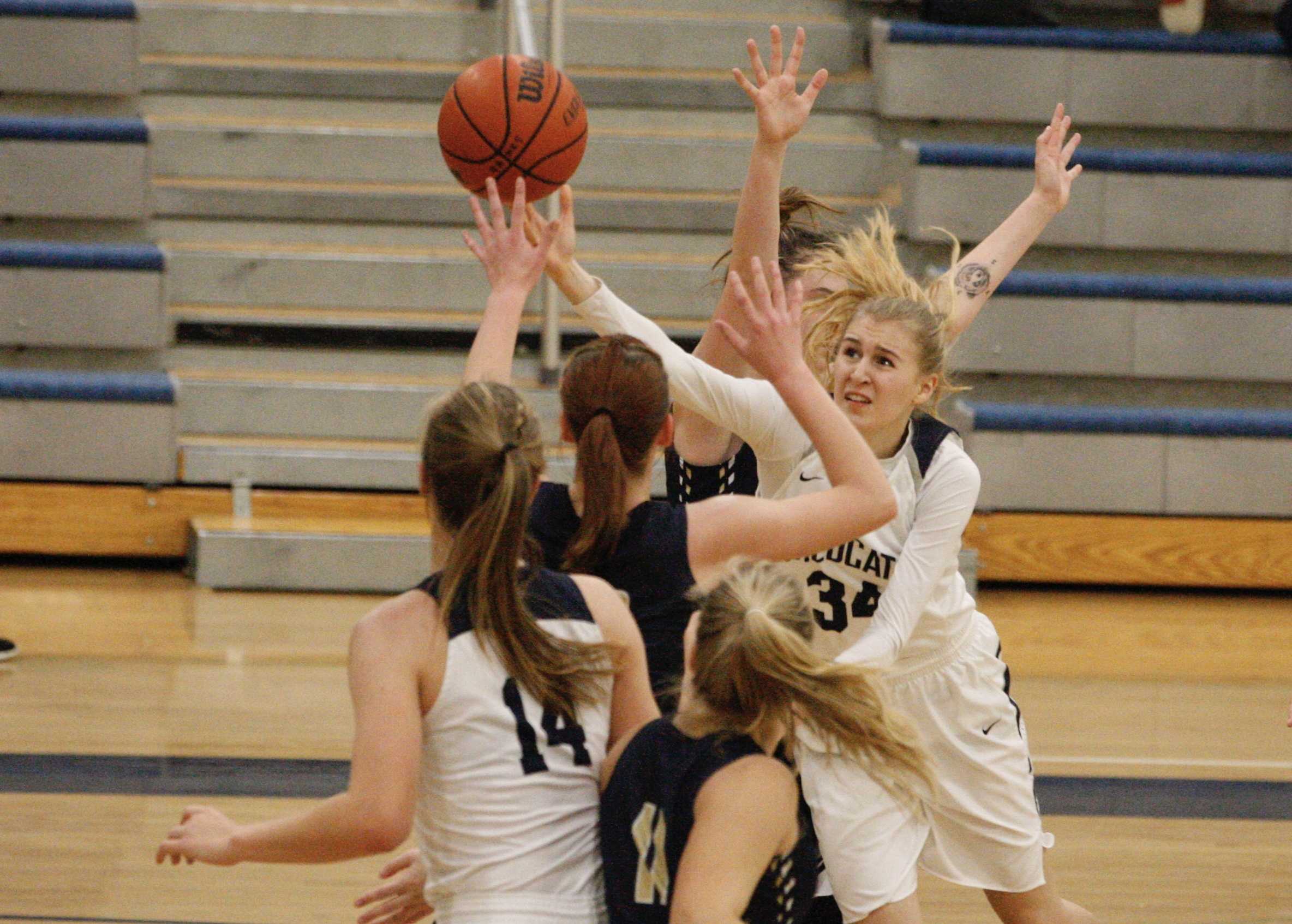 Wilsonville junior guard Renee Lee slices in between three Banks defenders to get off a shot. (Photo by Norm Maves Jr.)