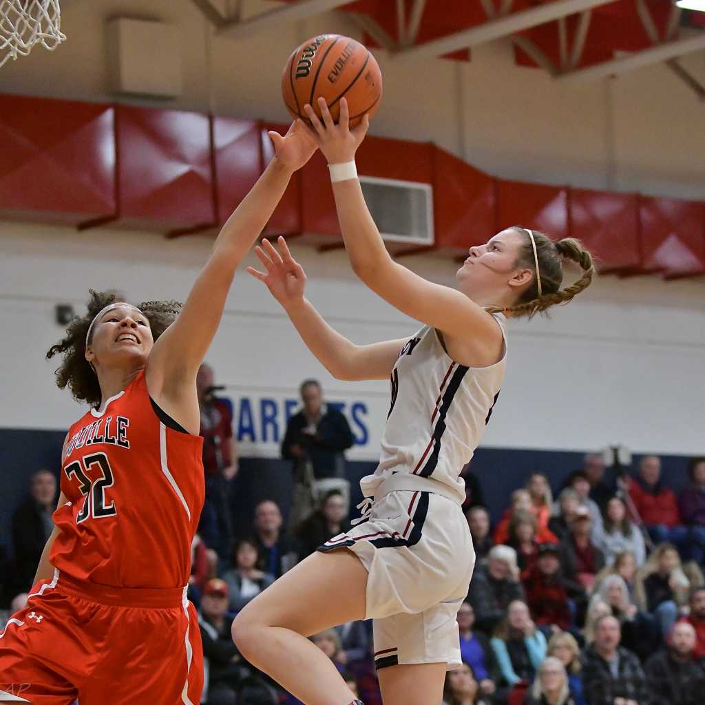 Kalyssa Kleinschmit scored 11 points for Kennedy on Friday. (Photo by Andre Panse)