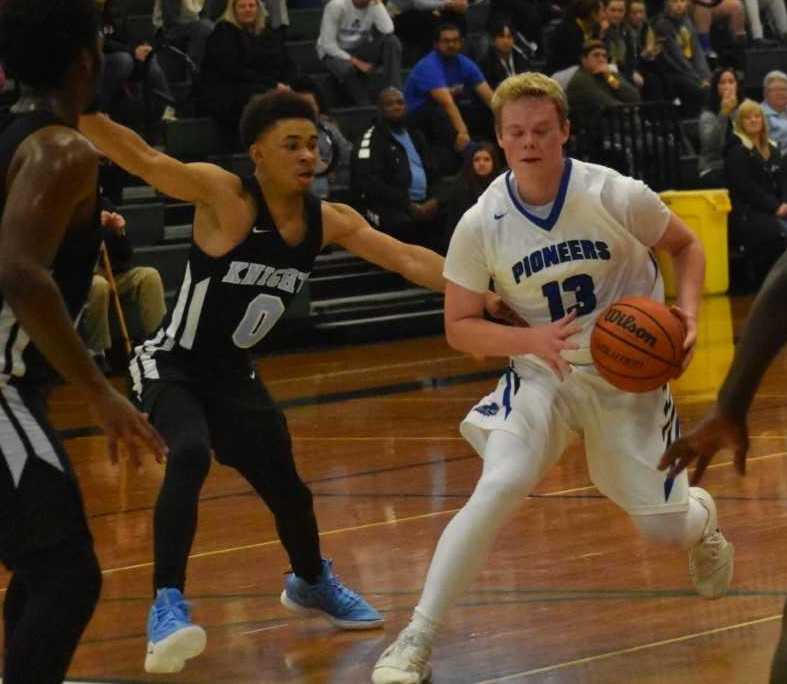 Western Christian's Keaton Hull (13) dribbles past De La Salle North Catholic's Kaleb Bird. (Photo by Jeremy McDonald)