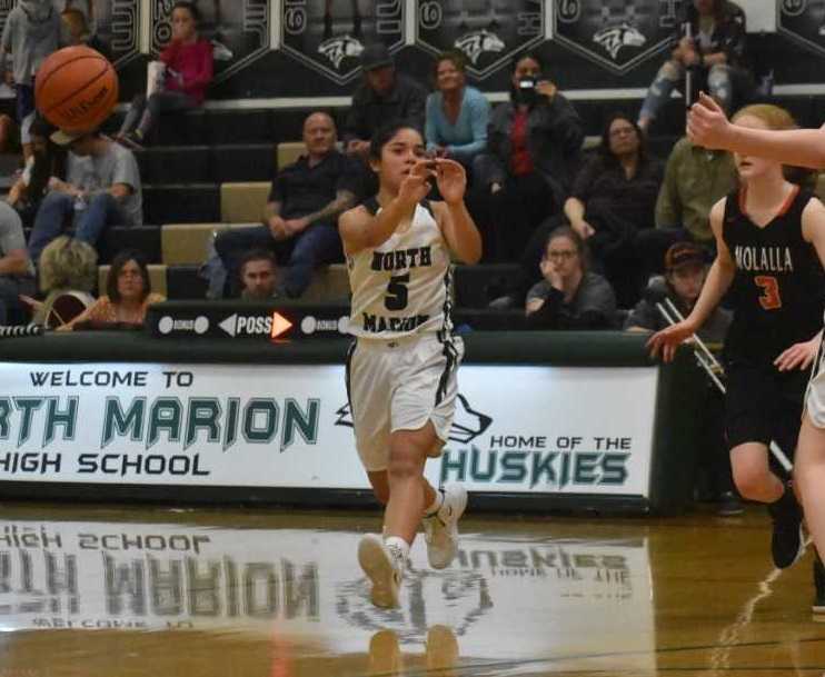 North Marion's Mar Verastegui (5) passes away from Molalla's Hannah Nelzen (3) on Friday. (Photo by Jeremy McDonald)