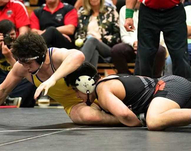 Sprague's Santos Cantu (right) was among eight Olympians to win district titles. (Photo by Jon Olson)