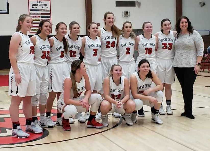 Grant Union poses for a team photo after Saturday's win over Gervais. (Photo by Jeremy McDonald)