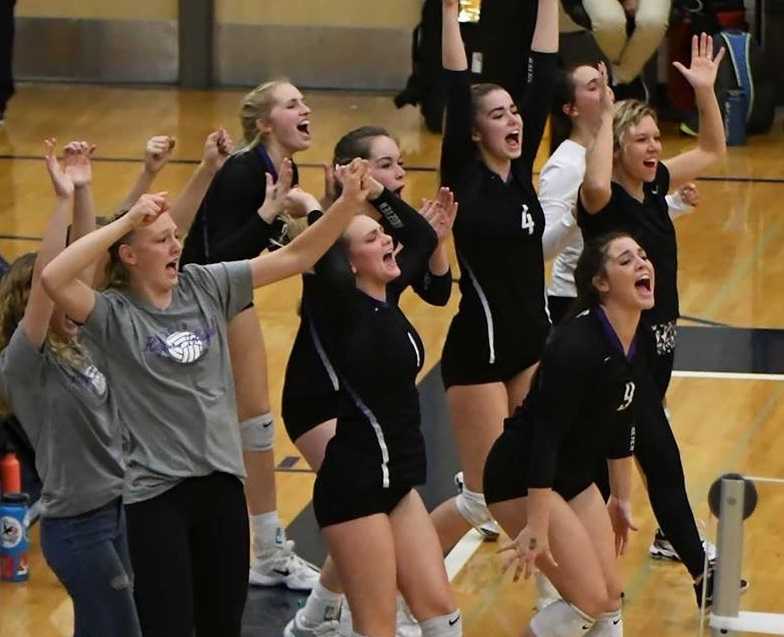 Coach Randi Viggiano (right) led Ridgeview to its first state final in 2018. (Northwest Sports Photography)