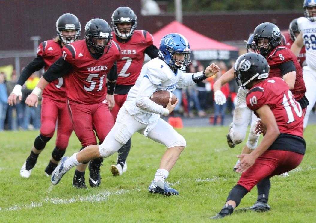 La Grande quarterback Parker Robinson, a state champion wrestler, is among the team's 22 seniors. (Photo by Norm Maves Jr.)