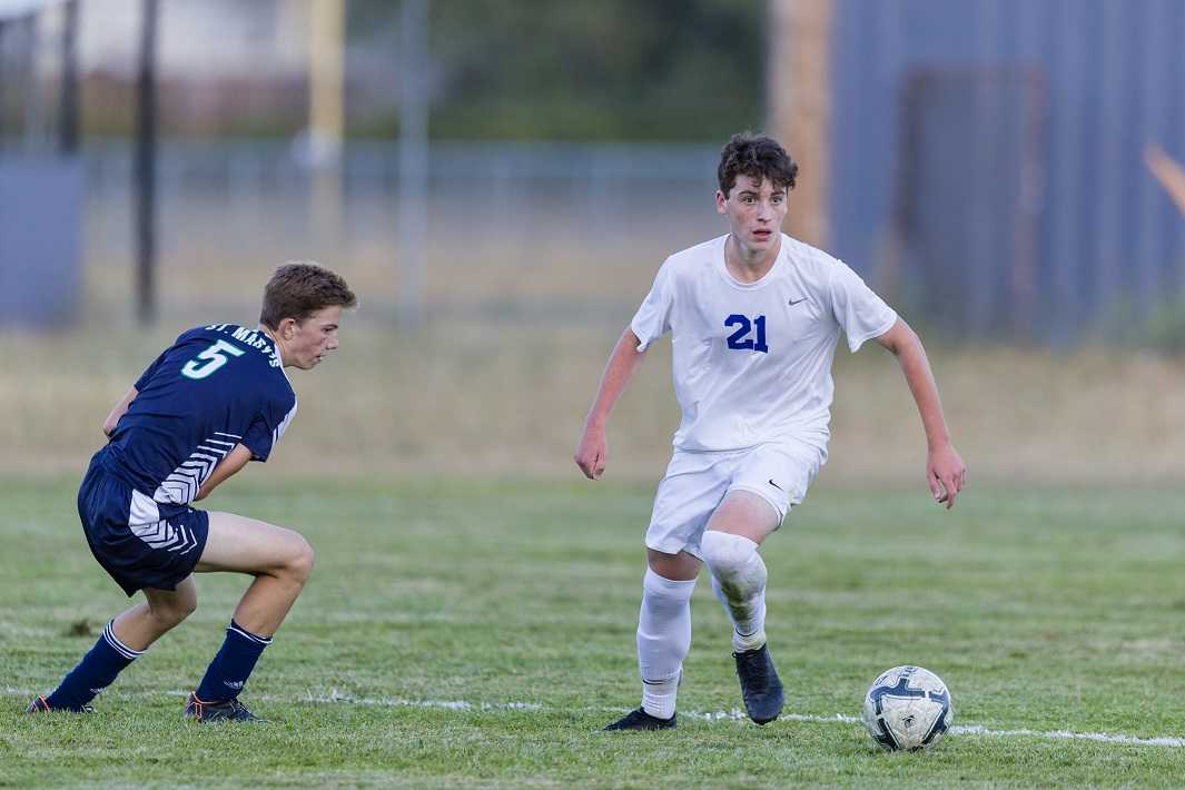 Evan Karp (21) has helped anchor a stingy Catlin Gabel defense. (Photo by Thomas Widdows)