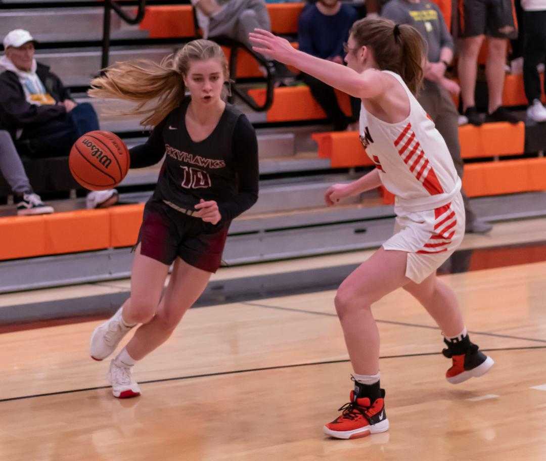 Southridge's McKelle Meek, driving against Beaverton, is averaging 24.4 points this season. (Photo by Gene Schwartz)