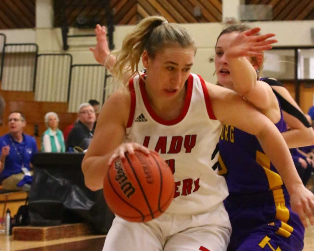Clatskanie's Shelby Blodgett had 18 points and 15 rebounds Thursday against Harrisburg. (NW Sports Photography)