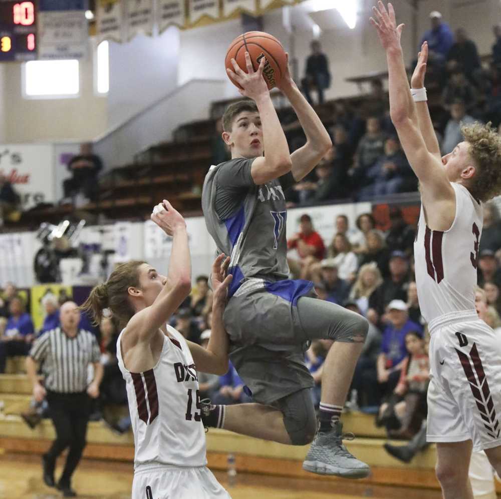 Keenan Graham splits the defense to score in the 2019 3A state tournament. Photo courtesy of The World Newspaper/Amanda Loman