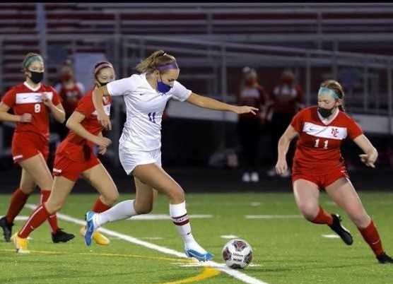 South Eugene's Devyn Simmons scored 18 goals in 10 matches this season. (Photo by Barbara Minkler)