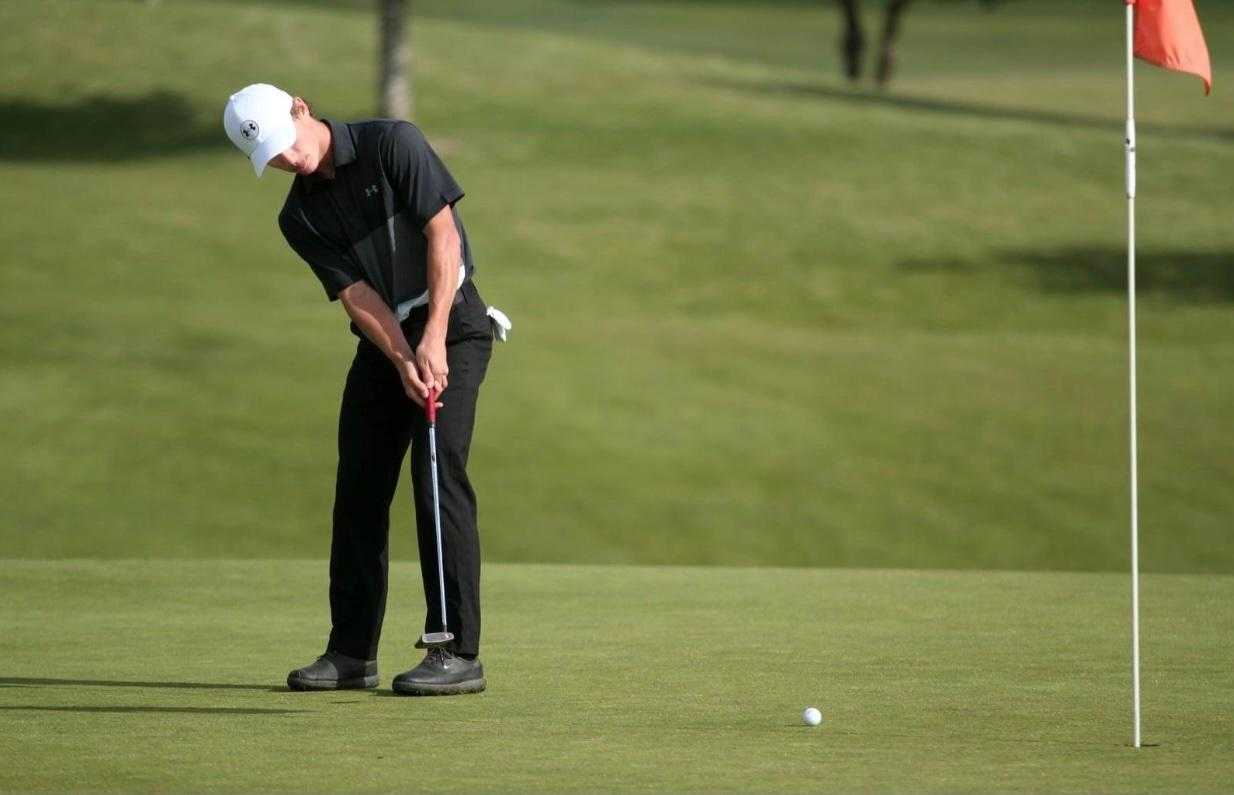 Woodburn's Cole Beyer had three birdies in a four-hole stretch to take command of the 4A Showcase on Tuesday.