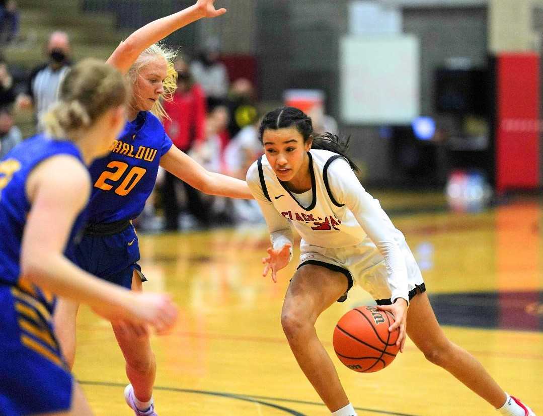 Clackamas' Jazzy Davidson, driving against Barlow's Haidyn Sobella, scored 28 points Wednesday. (Photo by Jon Olson)