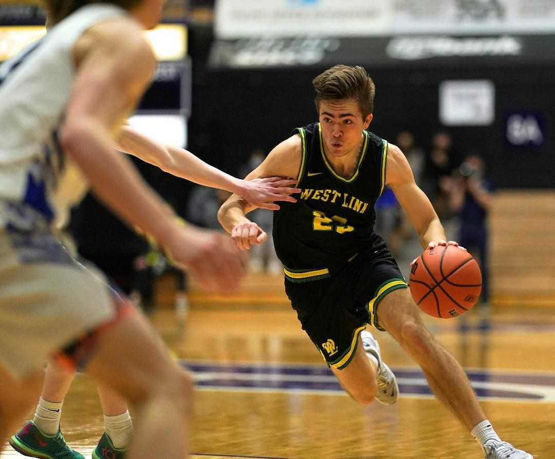 West Linn senior Zeke Viuhkola scored 16 points in Wednesday's quarterfinal win over South Medford. (Photo by Jon Olson)