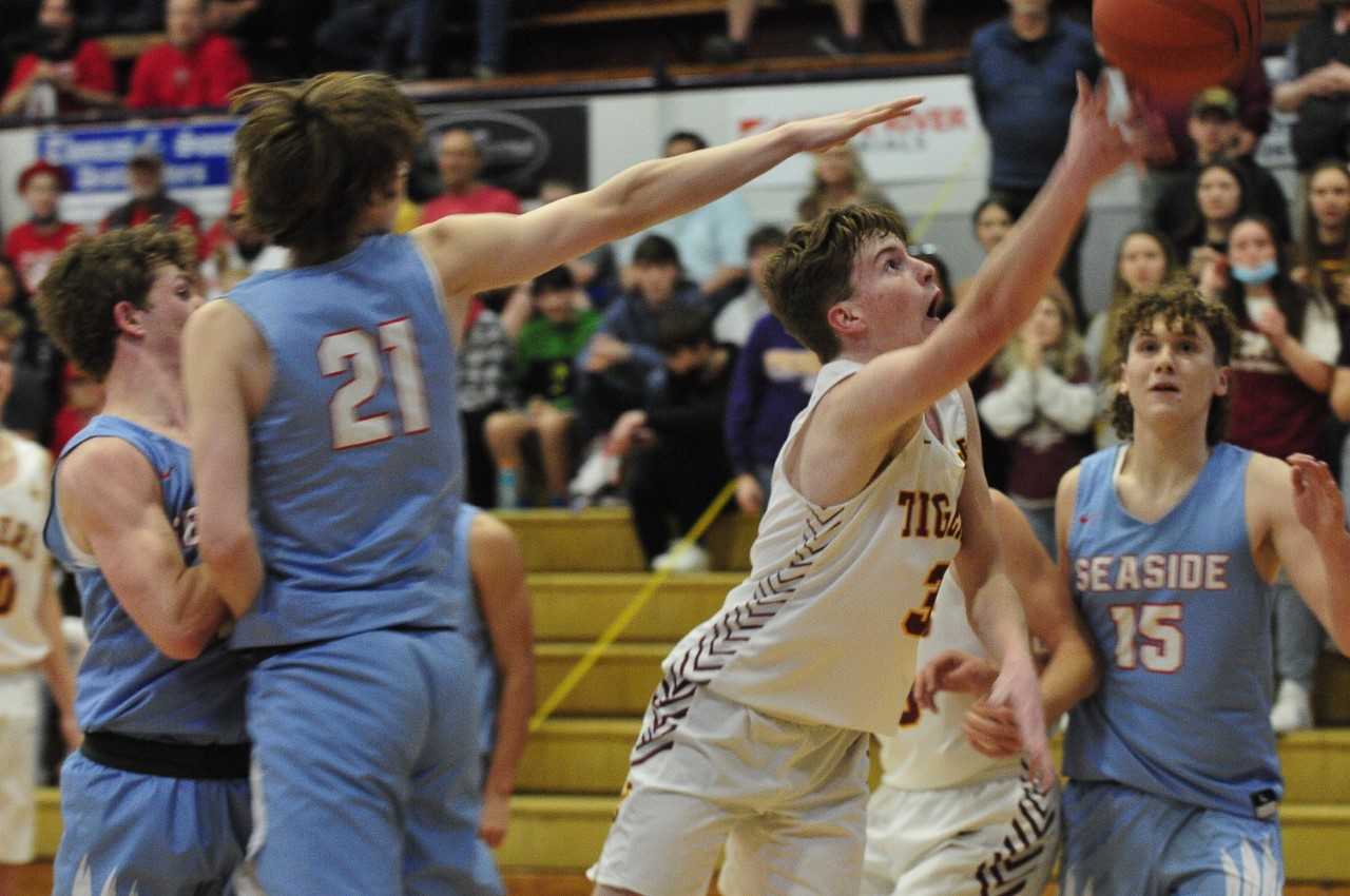 Junction City's Kaleb Burnett drives to the basket against Seaside in Friday's semifinal win. (John Gunther/The World)