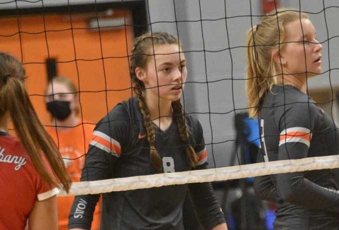 Silverton's Alexis Haury (8) was the state's Gatorade Player of the Year as a sophomore last season. (Photo by Jeremy McDonald)