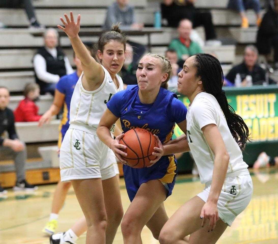 Barlow's Kennedie Shuler drives between Jesuit's Avery Edwards (left) and Sofia Bell (right). (Photo by Norm Maves Jr.)